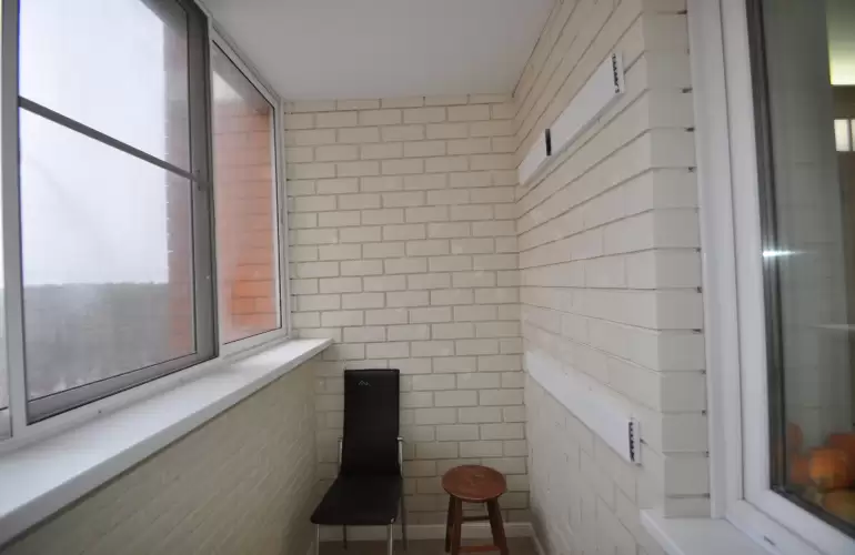 Отделка балконов деревом