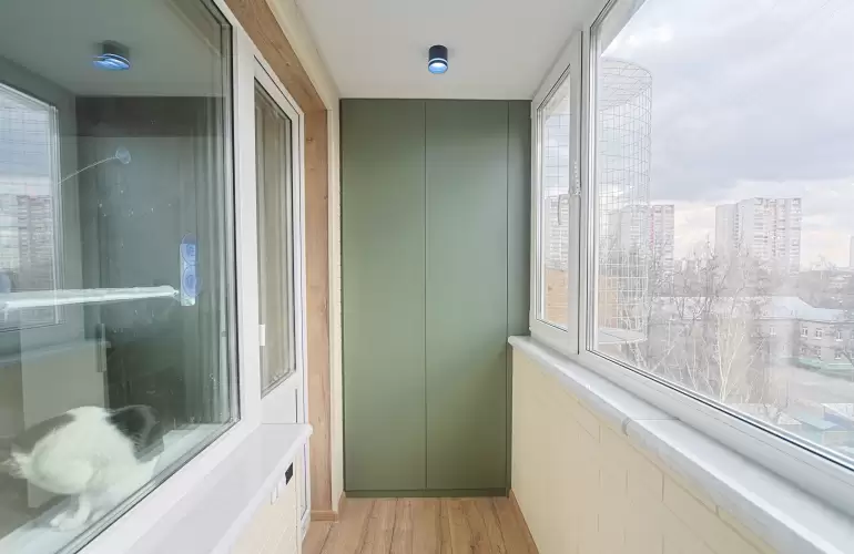 Отделка стеновым паркетом лоджии 3 метра